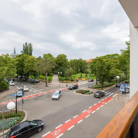 Comfy - 1 Km To The By Renters Apartment