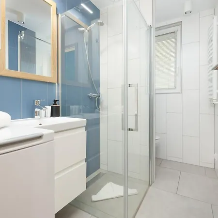 Comfy - 1 Km To The By Renters Apartment