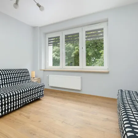 Comfy - 1 Km To The By Renters Apartment